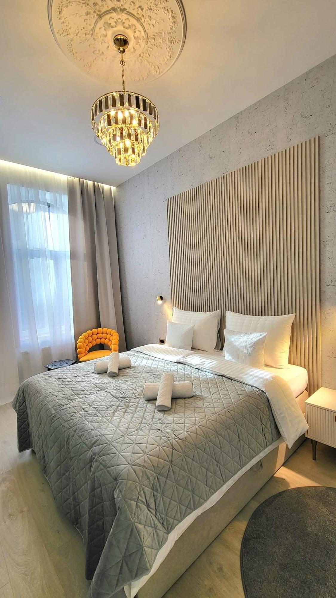 Pam22 Two Bedroom Apartment